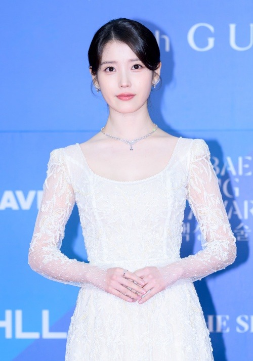 IU