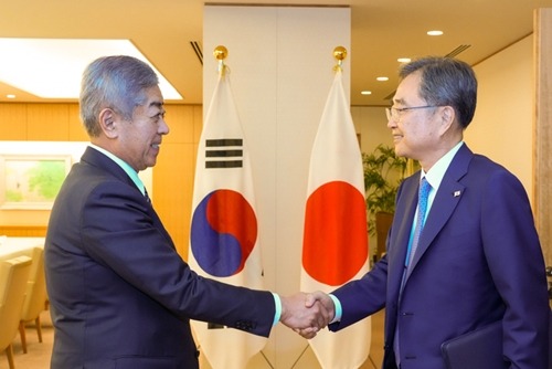チョ・ヒョン外交部長官、岩屋毅外務相