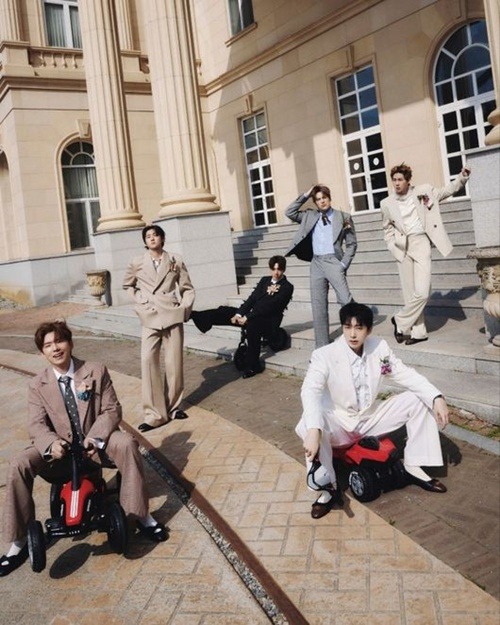 MONSTA X