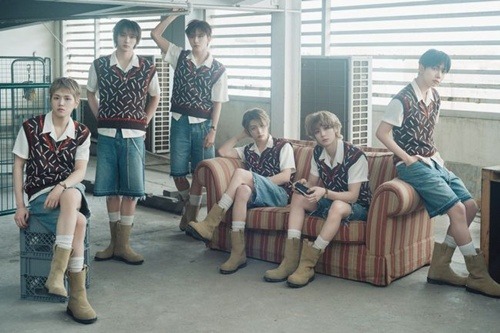 BOYNEXTDOOR