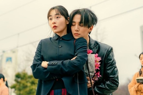 キム・ミナ、ジュノ
