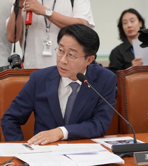チョ・ジョンシク議員