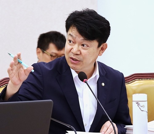ポク・ギワン議員