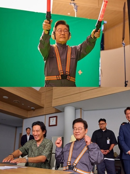 シン・ウソク監督（左）と李在明大統領