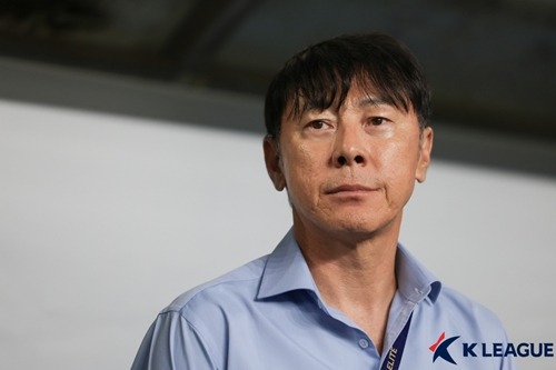シン・テヨン監督