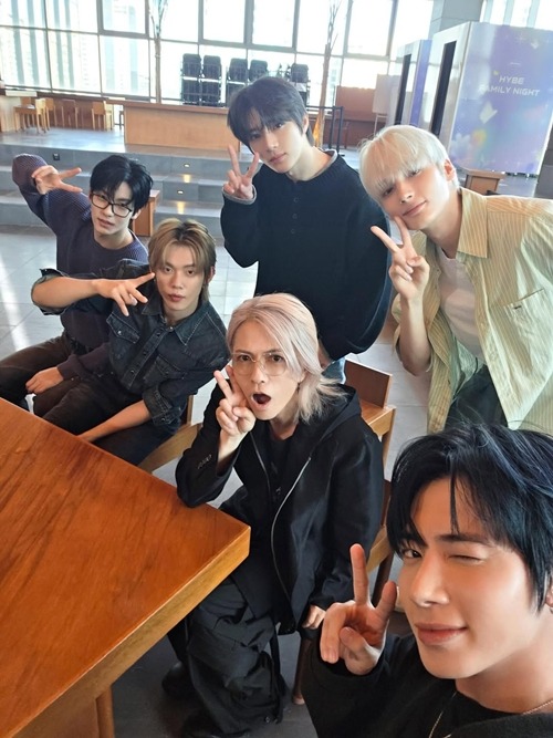 HYDEとTOMORROW X TOGETHER
