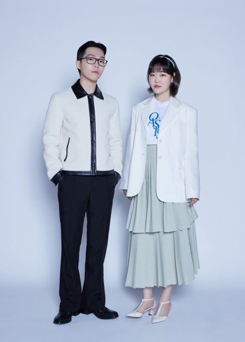 AKMU