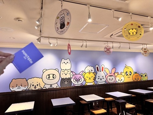 「MINITEEN CAFÉ」