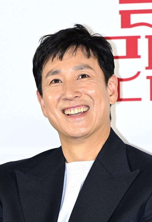 イ・ソンギュンさん