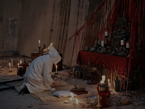 『神社　悪魔のささやき』