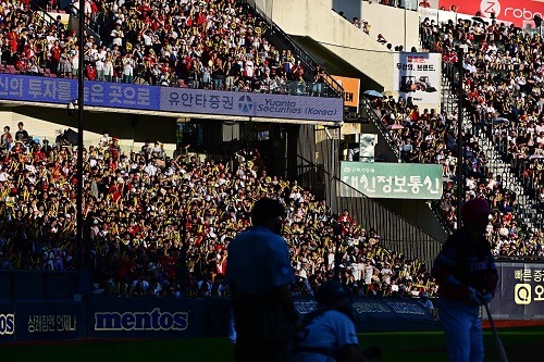 満員の蚕室(チャムシル)野球場