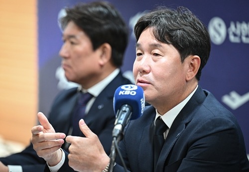 リュ・ジヒョン監督