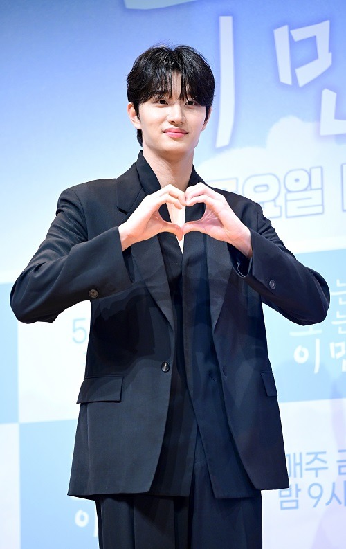 キム・ジェウォン