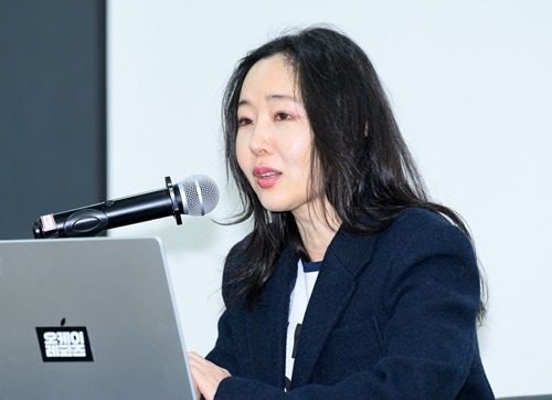 2月25日、会見を行ったミン・ヒジン