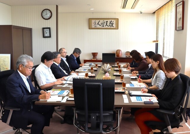 学長室で開催された意見交換(本学津島キャンパス)
