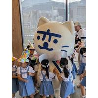 「長崎の変」（クリエイティブプロデューサー：福山雅治氏）のキャラクター「にゃーが」の着ぐるみが完成！