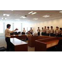 洛星高等学校1年生がTMI総合法律事務所を訪問