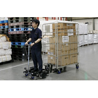 歩行負担を最大9割削減。低コストで搬送業務を自動化する台車牽引ソリューション「Carry Link」を発表