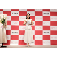 原沢製薬「リバイシス」 新CM発表会を開催　CMに出演の女優・菅井友香さんが登壇！