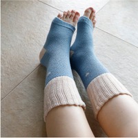 【新商品】眠れない夜にさよなら。足もとを優しく包む“おやすみ温ソックス”