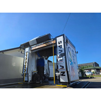 【世界初】鉄粉取り可能な最新式洗車機を鍋島SSに導入！“250円シャンプー”から“いっちゃんエエやつ5,000円”まで、高級手洗い洗車にも対応