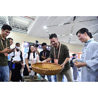 Xinhua Silk Road：中国樟樹市のTCM見本市で深く融合する革新と伝統