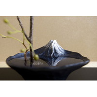 【インバウンド贈呈に最適】富士山をモチーフにした芸術花器「さかさ富士」―伝統工芸×モダンデザインの融合