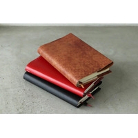 【本革×手縫い仕上げ】レザーブックカバー4×6判～名入れ対応の上質な逸品を贈る