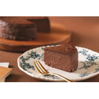 2種のショコラがとろける濃厚仕立て『とろけるダブルショコラ生バスクチーズケーキ』をスナックミーオンラインストアで期間限定発売