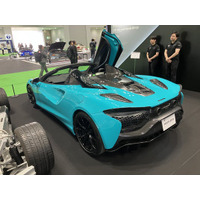 「まるで本当に走っているみたい！」マクラーレン最新モデルをARで“全身ドライブ体験”