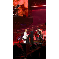 YOSHIKI、Jonas Brothers全米ツアーファイナルに電撃出演！　到着10分後にリハーサルなしの