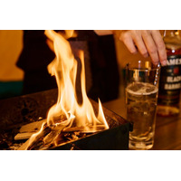 焚火の揺らぎで心がほぐれる“新・没入スポット”「マチナカTAKIBI BAR」本日より開催