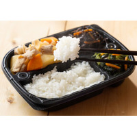 吉本芸人も田植えに参加！21年売れ続ける島根県出雲市斐川町産オリジナル米「かあちゃん」を､わんまいる 無添加冷凍美食弁当/ご飯付きに採用し、Amazonクールマルシェで先行発売