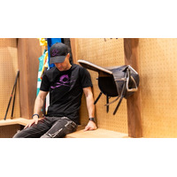 【クリストフ・ルメール騎手が提案するストリートジョッキースタイル】CL by C.ルメール　4周年記念　限定Tシャツ＆キャップを発売