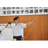 弓道界の新星・小越智就、歴代最年少28歳で「天皇盃」制覇の快挙！世界大会団体優勝、日本スポーツ賞受賞の軌跡。広告なしのメディア「NEXT STORIES」が独占インタビューを公開！