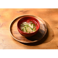 春の食卓に上品な一杯を。柚子胡椒香る「ぴりっと柚子胡椒 ゆばの白だし仕立てお吸い物」3月1日（日）より新発売