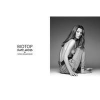 パトリック・デマルシェリエが撮影したケイト・モスをプリントしたフォトTシャツを発売