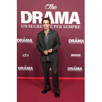 【Dior】ロバート・パティンソンが映画 『THE DRAMA』 のプレミアでディオールを着用