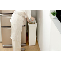 キッチン動線が劇的に変わる。SOLOW 隙間や通路で使えるダストボックス スライドオープン／フルオープンが新登場。