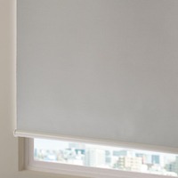 スマートフォンやスマートスピーカーで操作できる！電動ロールスクリーン・電動カーテンレールが新登場