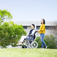 介助形電動車いす『遊歩アシスト』 2026年4月発売