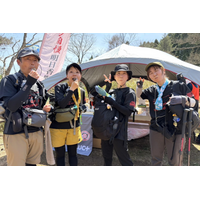 ハイキング日和に2000人が春のダイトレを縦走！創業50周年の明日香野が「大阪府チャレンジ登山大会」に参加して和菓子をお届け