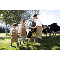 【リゾナーレトマム】五感で学ぶFarm to Table。生産から家族と一緒に分かち合うまでをリゾート内で体験できる「酪農Academy～夏休みの自由研究～」開催