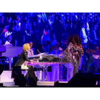 YOSHIKI、ダイアナ・ロス公演でサプライズ共演　名曲「If We Hold On Together」に大歓声