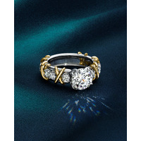 【TIFFANY & CO.】アイコニックなデザインを新たに再解釈した「16 ストーン」ソリティア ダイヤモンド リングを発表
