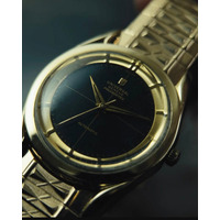 1954年、北極圏横断飛行の歴史とともに誕生した名作」UNIVERSAL GENEVE
