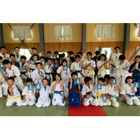 暑さの中で稽古に励む参加者に和菓子をお届け 創業50周年の明日香野が「武道空手少年クラブ夏季合宿 in 飯山」に参加