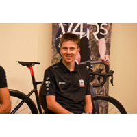 イタリアのロードバイク「COLNAGO（コルナゴ）」よりタデイ・ポガチャル選手サイン入り「COLNAGO V4Rs」をチャリティーオークションに出品