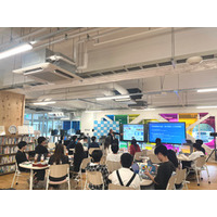 外務省の今福国際協力局長と金沢工業大学の学生が、AI時代の国際協力について対話。