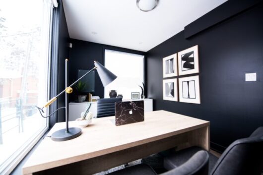 バーチャルオフィスとレンタルオフィスの違いは?格安サービスを厳選して紹介 rental office 530x353 - バーチャルオフィスとレンタルオフィスの違いは?格安サービスを厳選して紹介